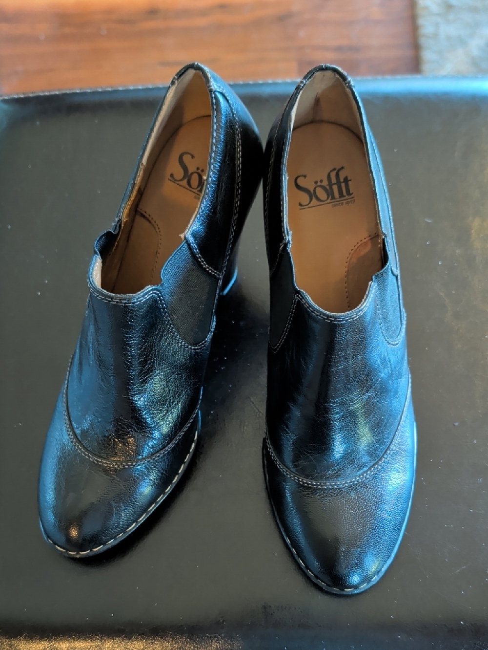 Söfft Black Leather Slip-On Clog Mules